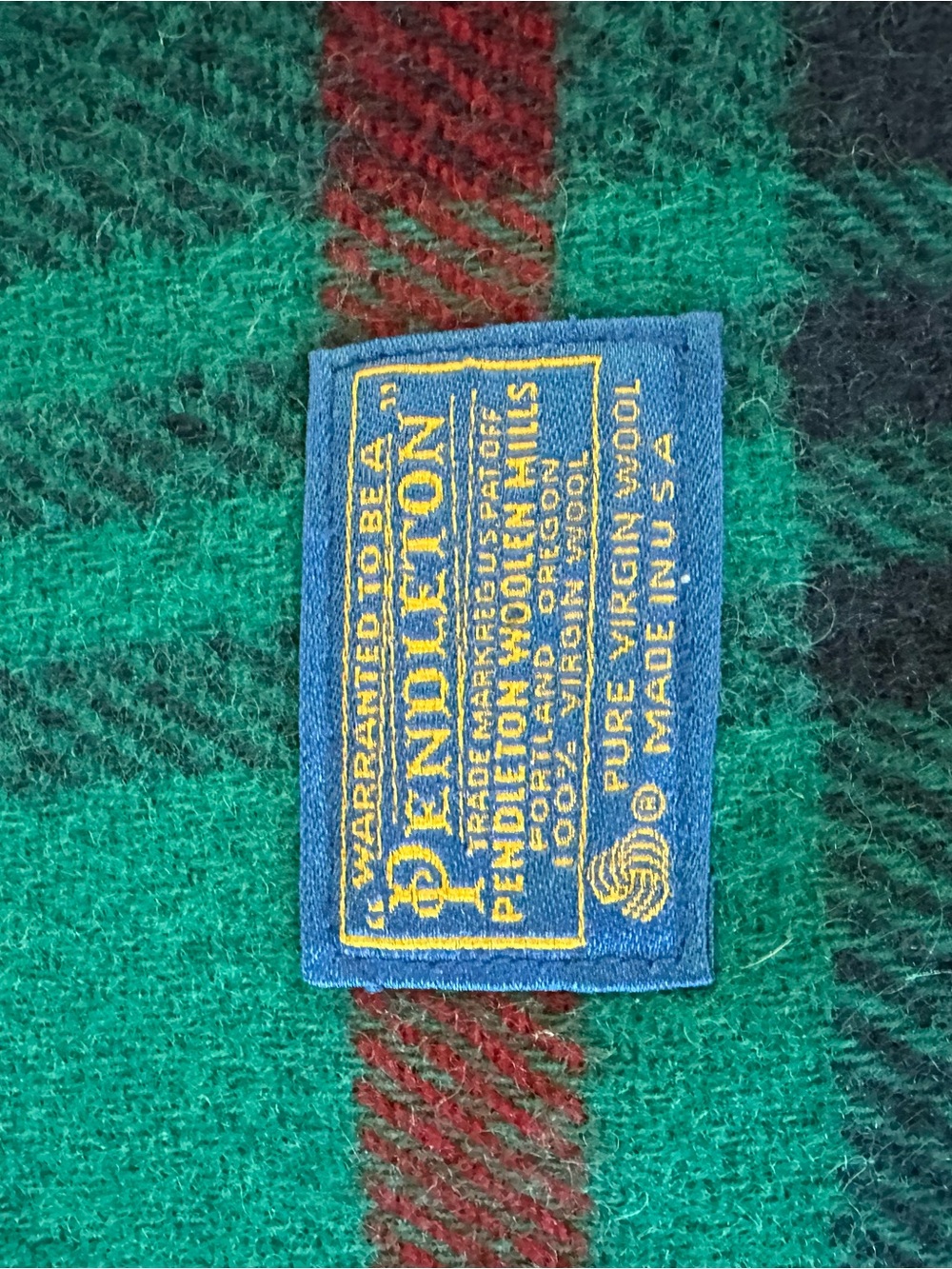 EUC Pendleton Green, Red & Navy Plaid Wool Throw. Beautiful plaid